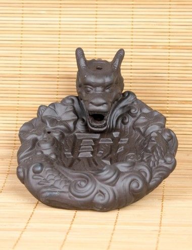 Quelle-Ebbe-Drache-ethnische-Aromen-Zapfen