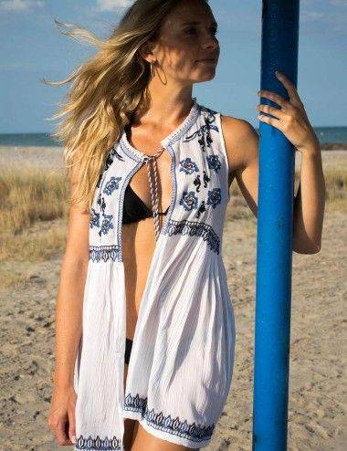 Camiseta-boho-chic-con-flecos-playa