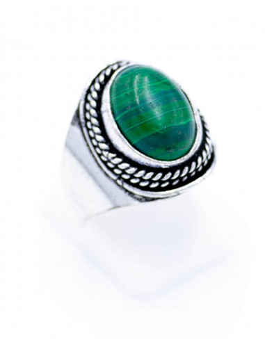 Grande anello in pietra minerale