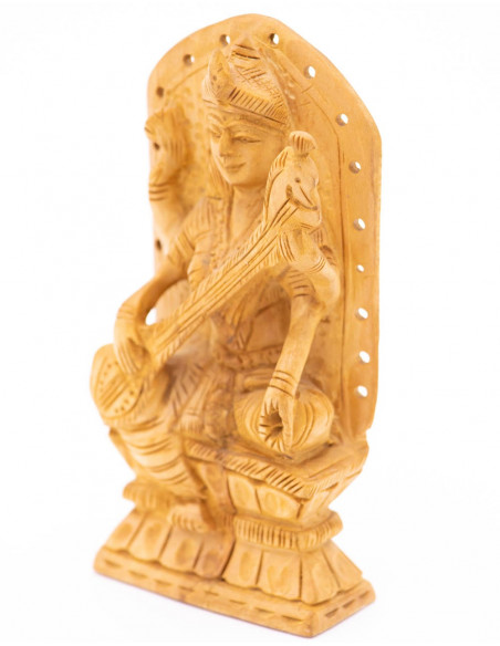 Statua scolpita della dea Saraswati