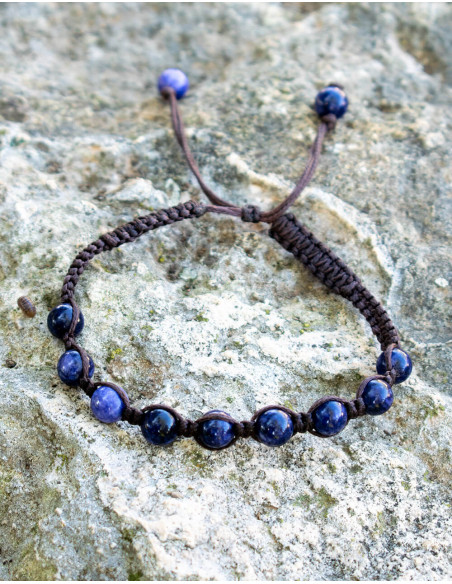 Makramee-Armband mit Sodalith-Stein