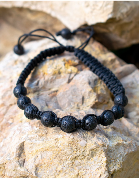 Pulseira de macramê com rocha vulcânica