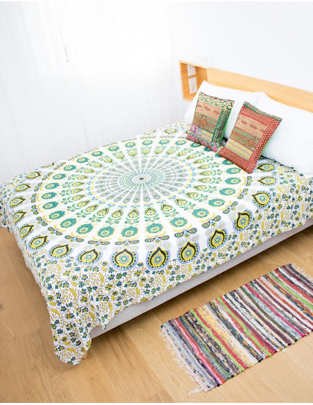 Tapeçaria ou colcha de mandala em tons verdes