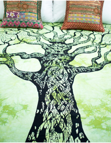 Tapeçaria verde com árvore