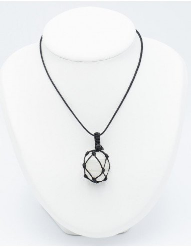 Ciondolo in Pietra Minerale con Macrame