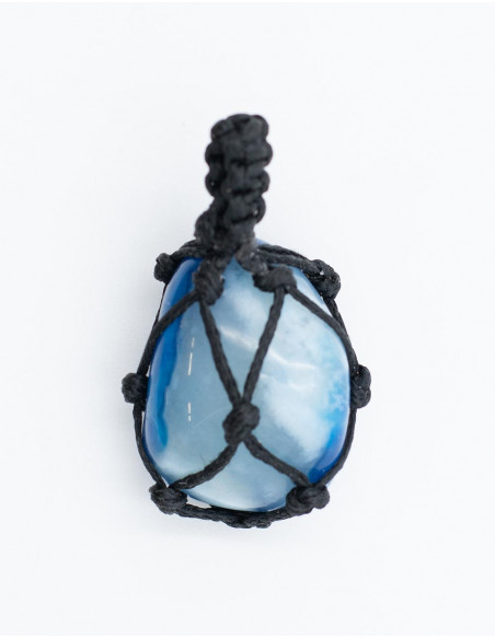 Pingente de pedra mineral com macramê