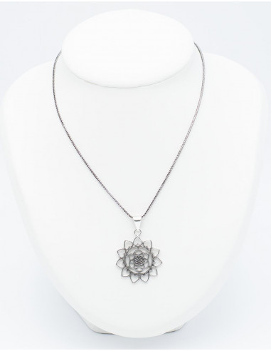 Pendentif circulaire avec coeurs