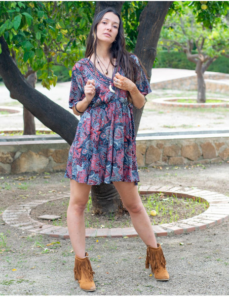 Kurzes und weites Kleid