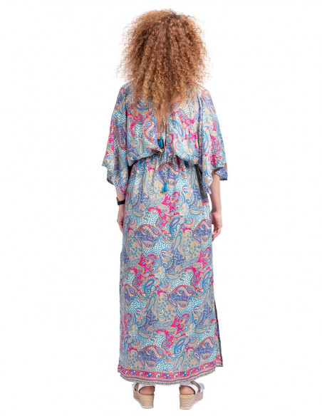 Langes Kleid mit zwei Schlitzen