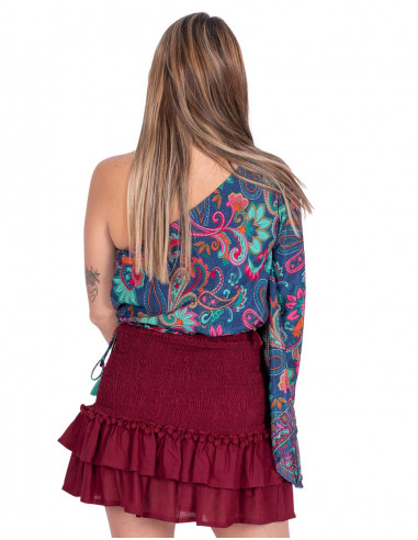 Kurze bordeauxrote Rockbommeln