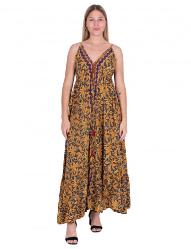 Abito lungo con volant sul...