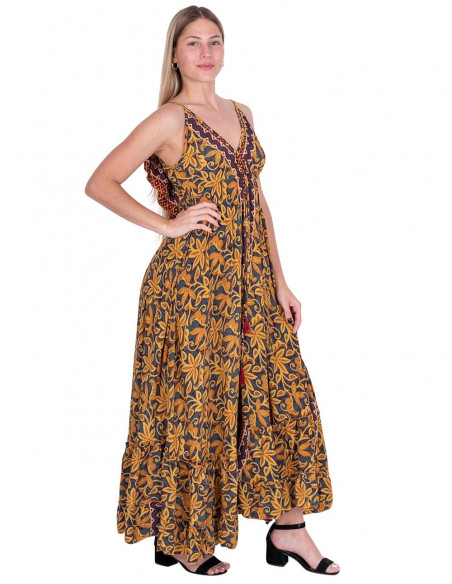 Langes Kleid mit Rüschen am Rücken