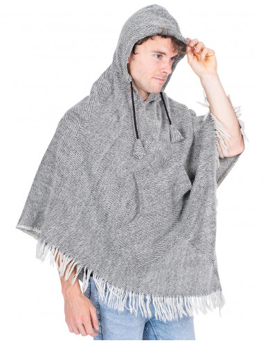 Grauer Poncho mit Fransen