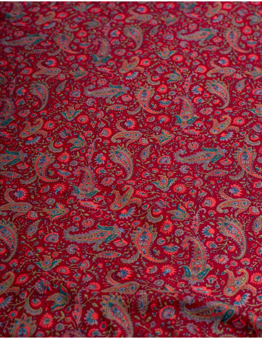 Langer burgunderroter Seidenkimono