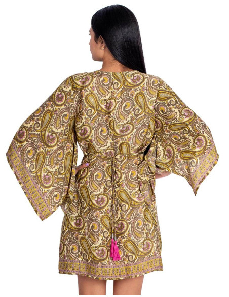 Vestido Curto Com Mangas