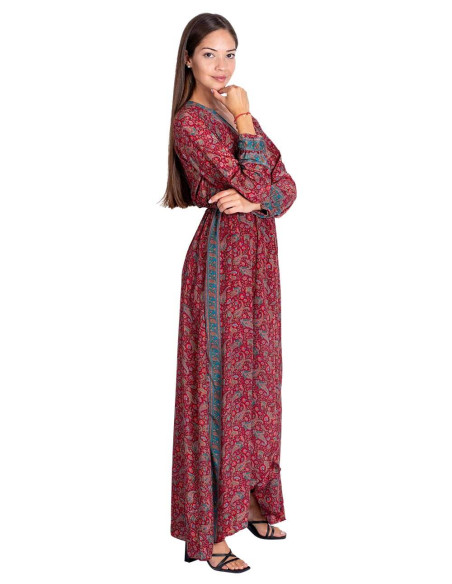 Langes Kleid mit Ärmeln