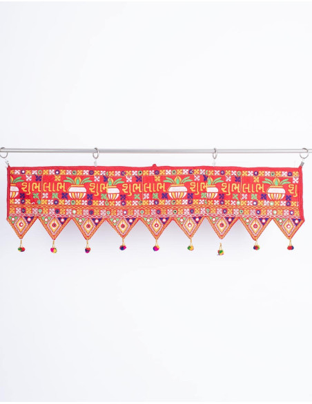 Toran rouge avec perles