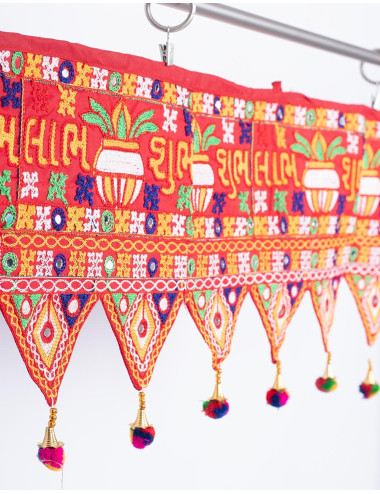 Toran rouge avec perles