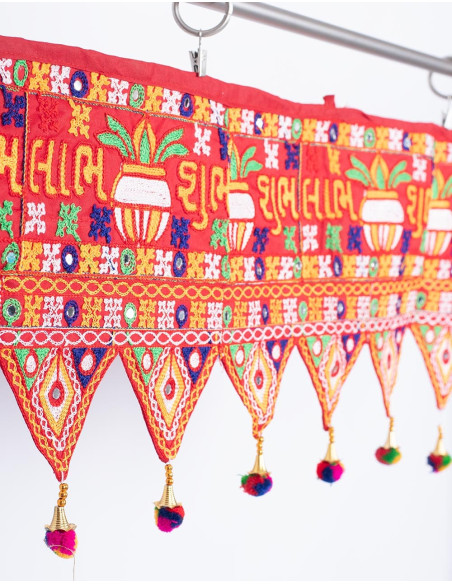 Toran rouge avec perles