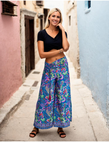 Pantalon jupe en soie sur fond bleu avec imprimé floral