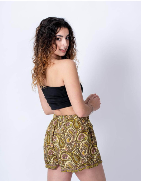 Shorts de Seda Estampado em Tons Amarelos com Paisley
