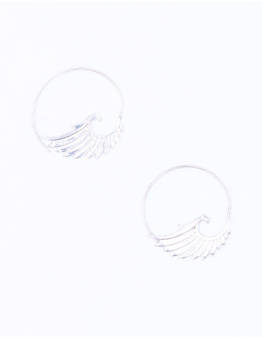 Boucles d'oreilles sculptées artisanalement en forme d'ailes de pigeon