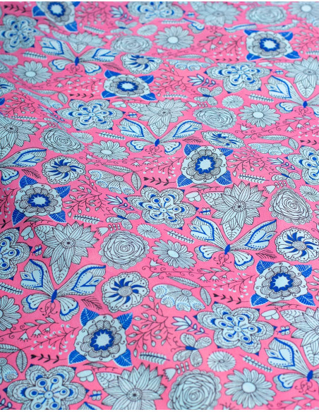 Abito in seta stampata a fiori freschi