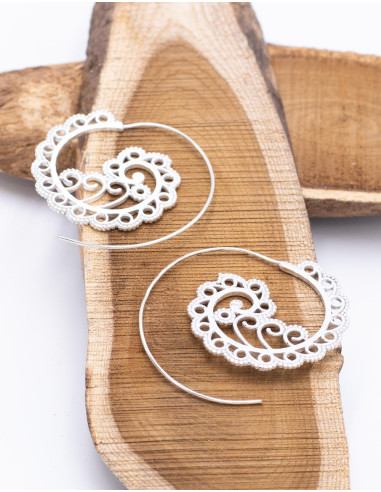 Circular Earrings with Carved Brass Firulets with Icoting Bath