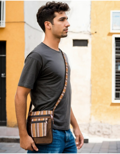 Bolsa de ombro marrom com detalhes listrados combinando