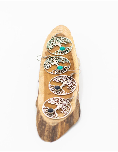 Boucle d'oreille circulaire artisanale avec arbre de vie et pierre naturelle