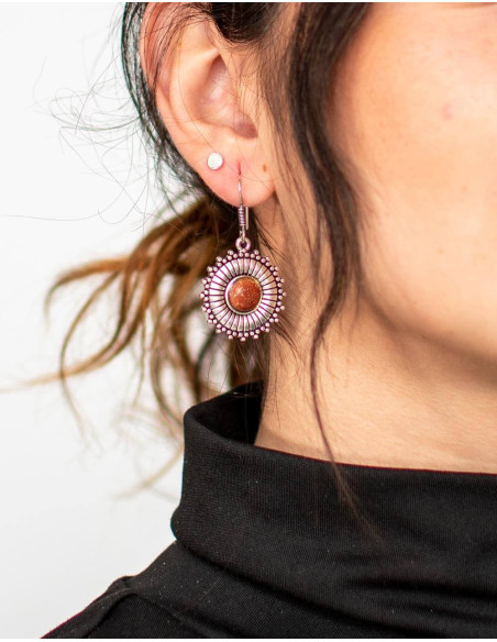Boucles d'oreilles circulaires faites main avec pierre naturelle – Élégance ethnique