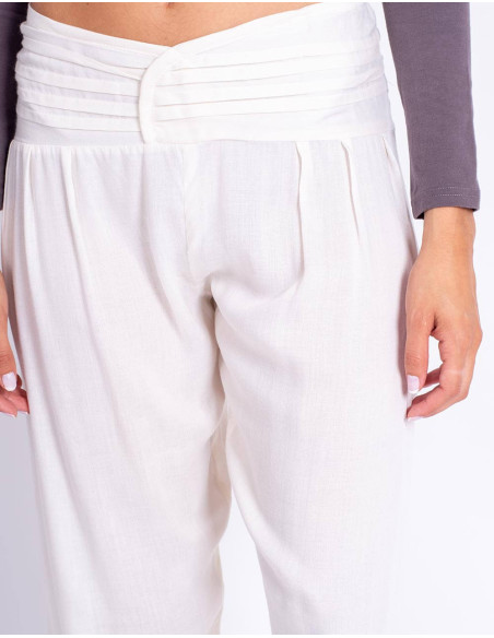 Off-white straight-leg trousers with a peak detail – Bohemian and artisanal style