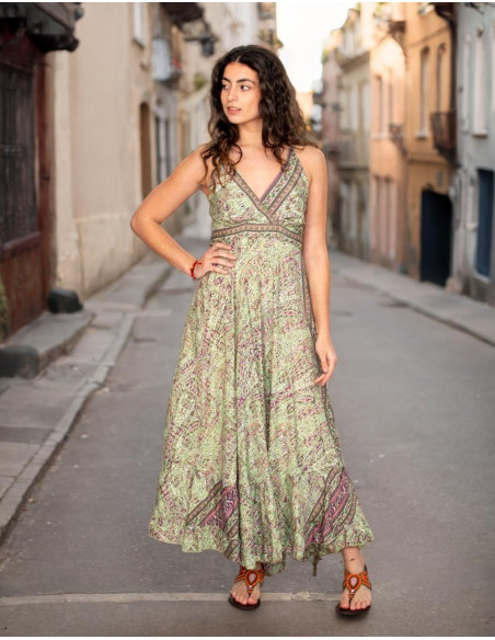 Vestido largo de seda verde con escote en pico – Elegancia boho de la India