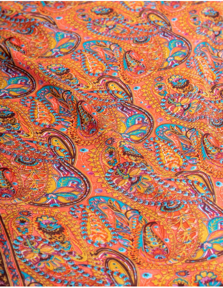 tela-seda-fresca-calidad-naranja-paisley-celeste