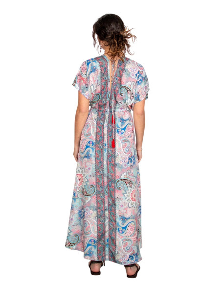 Vestido longo estampado em tons suaves – inspiração indiana e elegância boêmia