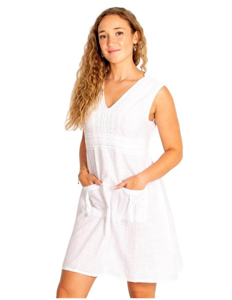 Vestido branco boho-chic com bordado
