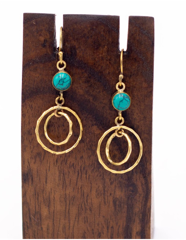 Pendientes dorados con círculos y piedra mineral