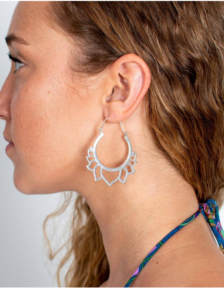 Brincos de flor de lótus de prata