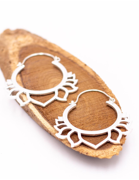 Orecchini in argento a forma di fiore di loto