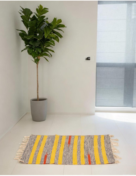 Tappeto etnico indiano tessuto a mano: colori unici e design artigianale