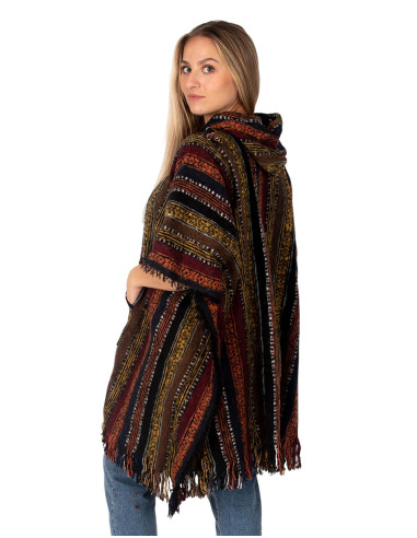 Poncho artesanal unisex con capucha y detalles...