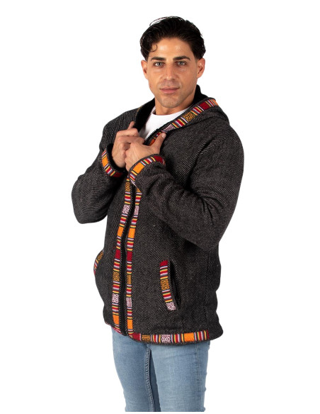 Graue Jacke mit rotem Besatz und Fleecefutter