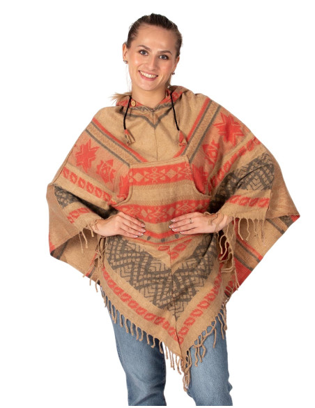 poncho-tejido-a-mano-con-flecos