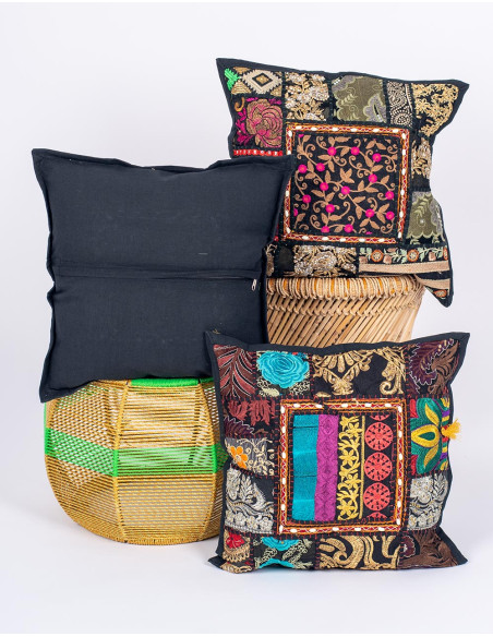 Housse de coussin Kimago noire faite main 40x40 cm avec broderie ethnique