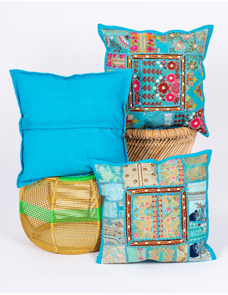 Housse de coussin bleu clair faite à la main