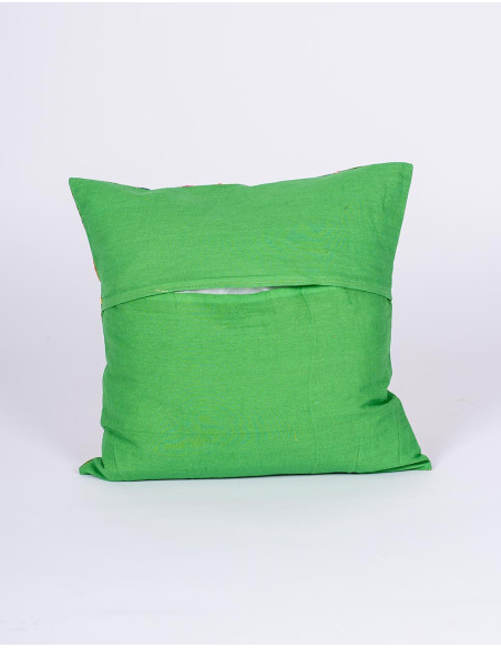 cojin-etnico-indio-estampado-fondo-verde