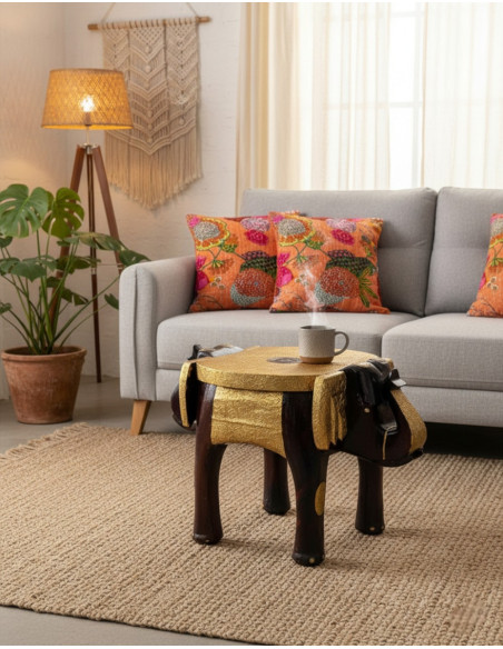 Banc artisanal orné de deux têtes d'éléphant