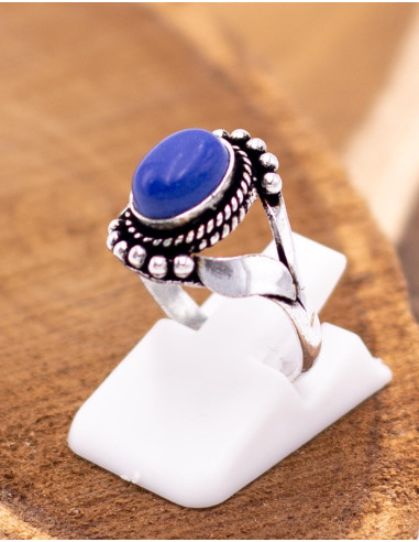 Handgefertigter Silberring mit Mineralstein