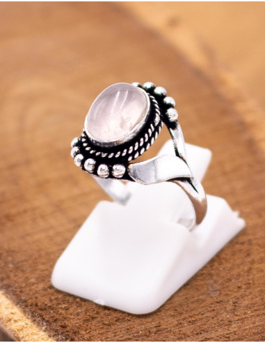 anillo-plateado-diseno-etnico-piedra-mineral