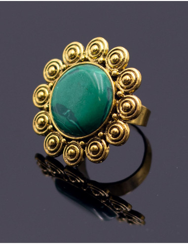 Bague indienne artisanale en or avec une grosse...